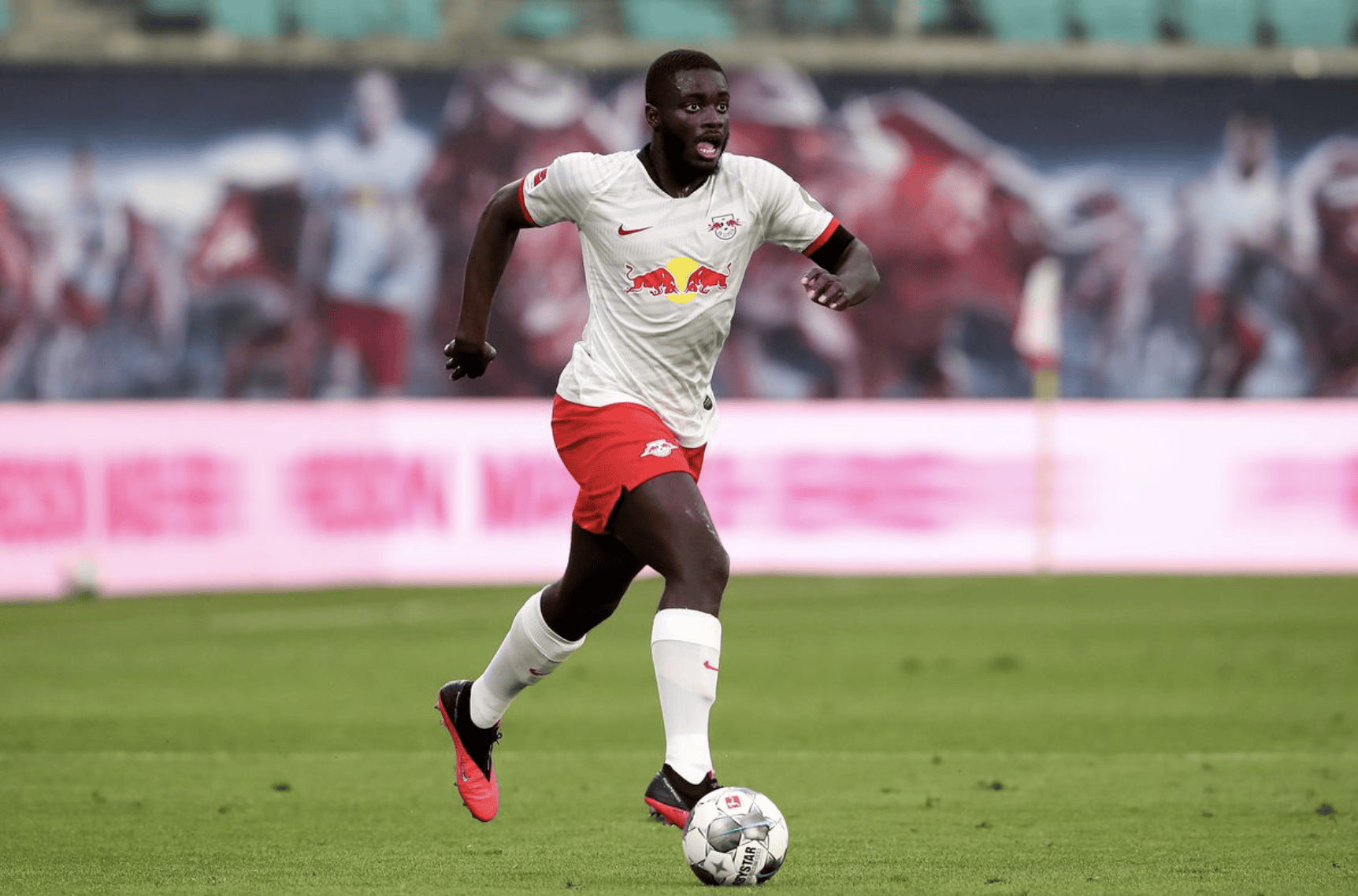 爱游戏-里程碑夜莱比锡主帅复盘，欧冠冲刺阶段刷纪录，震撼外界，控场能力受关注