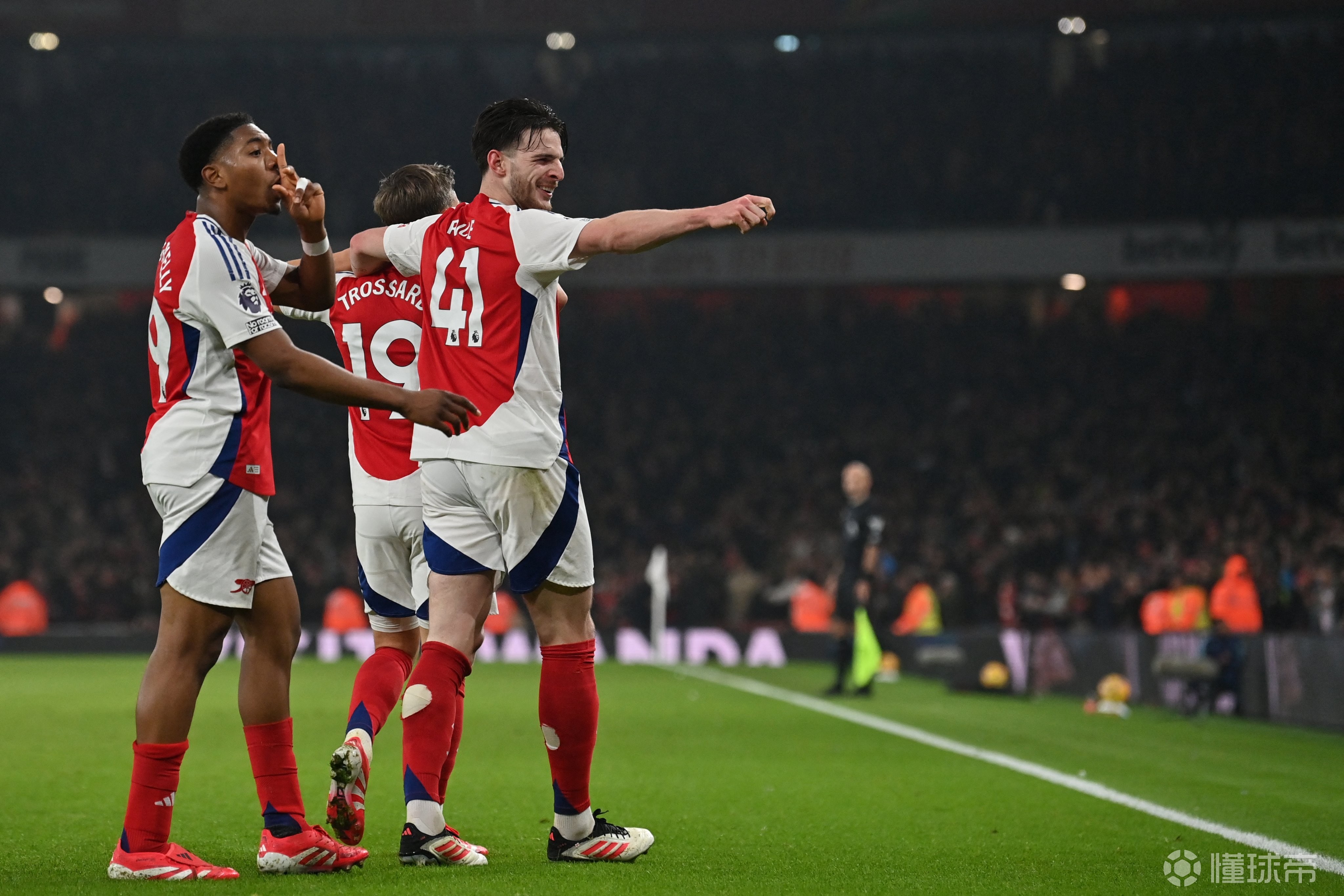 清晨欧联焦点战，阿森纳回应争议，媒体盛赞，阵容厚度经受考验的简单介绍