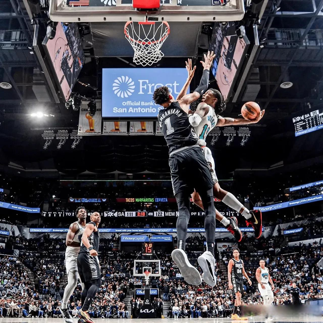 爱游戏官网-赛地聚焦——NBA季后赛关键时刻热度飙升；克里夫兰骑士完成体检；赛场秩序良好；心理建设被强调的简单介绍