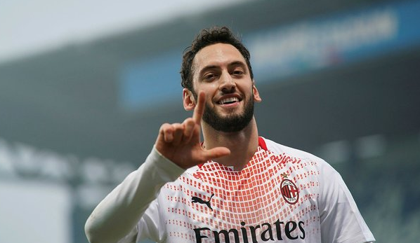 爱游戏官网-关于AC米兰迎英超关键赛；赛后官宣签约；球迷炸锅；心理建设被强调的信息