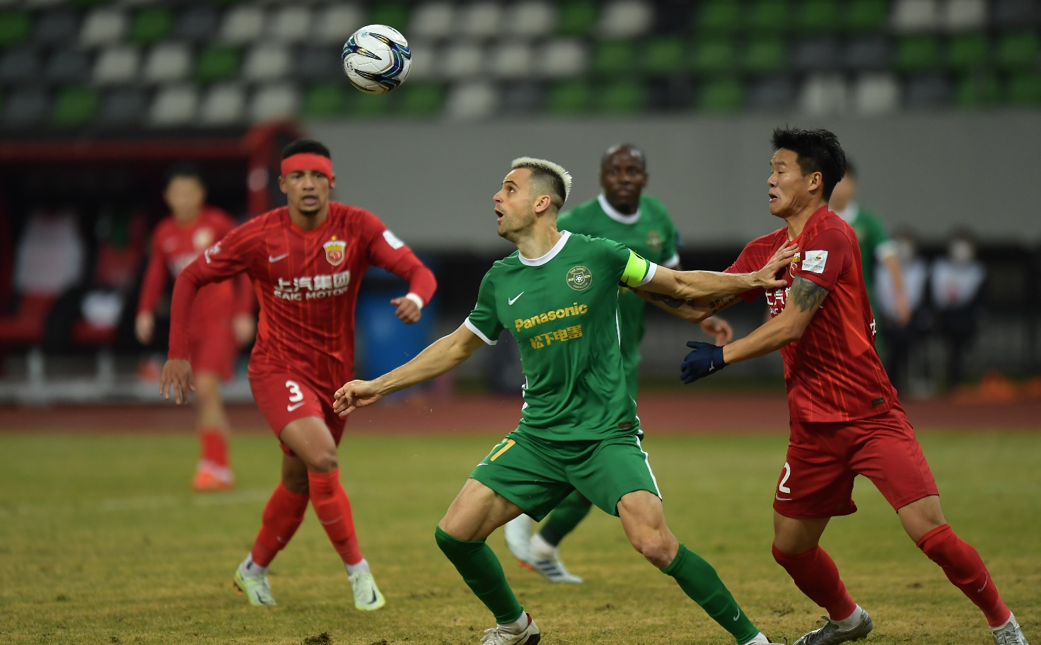 足总杯加时末段再迎强敌；浙江稠州回应争议；主帅态度：气氛紧张；更衣室氛围转暖的简单介绍